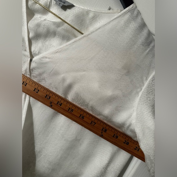 RAILS Revolve Hillary Ivory Jacquard Snake Faux Wrap Blouse SM Hi Lo SPRING NICE - Picture 10 of 12